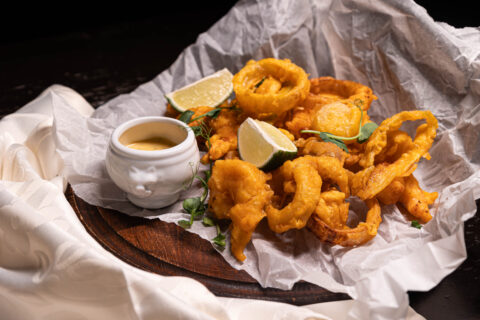 Poză cu Fritto misto și sos de chilli cu usturoi