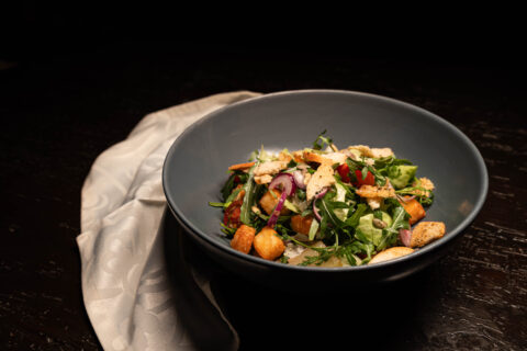 Poză cu Salată cu brânză halloumi cu ardei copt şi dressing de lime
