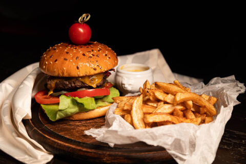 Poză cu Burger vită black angus cu pancetta crocantă