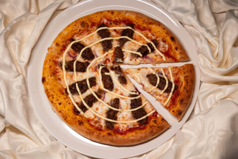 Poză cu Pizza cu mici și muștar