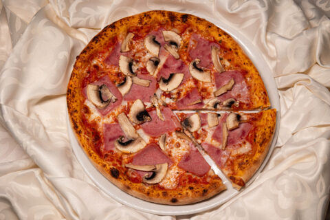 Poză cu Pizza Prosciutto-Funghi