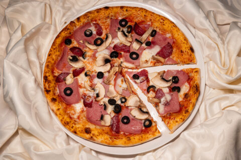 Poză cu Pizza Quattro Staggione
