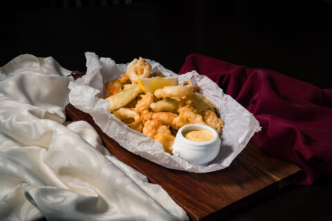 Poză cu Specialitate Fritto Misto din fructe de mare și sos chilli cu usturoi