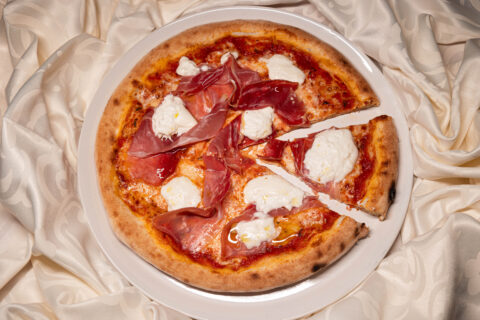 Poză cu Pizza prosciutto cu burrata