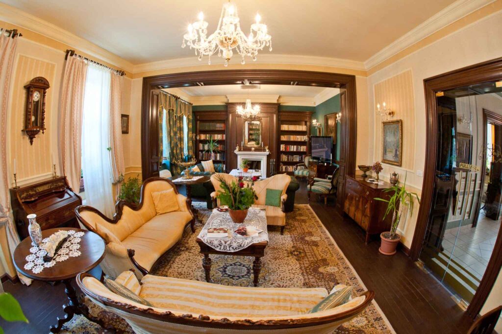 Stylish living room with vintage furniture.