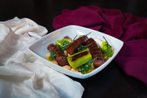 Picture with Rustic sausages with beans and aromatic leeks